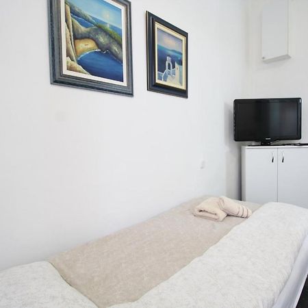 Nikolaj Mirlikiski Novi Sad Esterno foto
